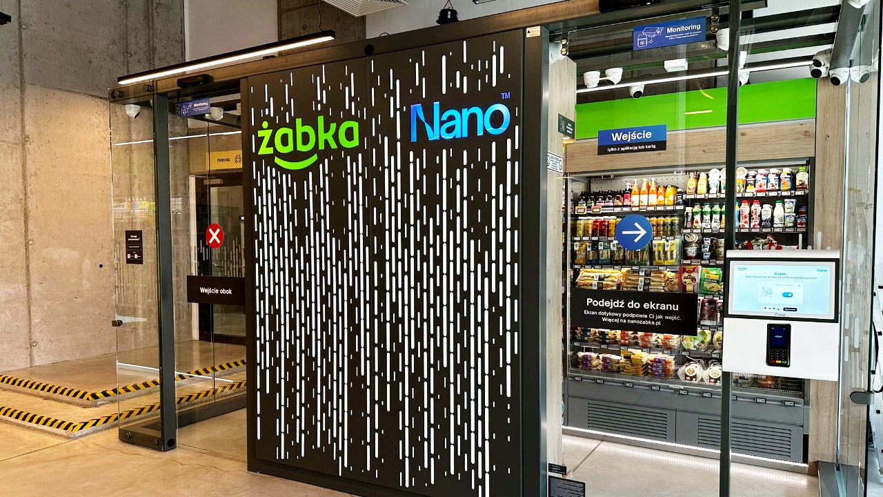 Żabka Nano, BASSE CAMP obemannad butik, 001