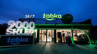 Żabka 9000, rastplats motorväg A2, 144 m2, 005