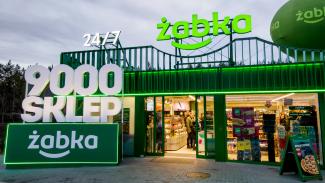 Żabka 9000, rastplats motorväg A2, 144 m2, 015